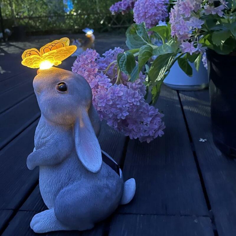 Żywiczna unikalna zasilana energią słoneczną statua szczeniaka królika z lampką LED wodoodporna figurka szczeniaka motyla nie blaknąca dla gospodarstwa domowego H1E1