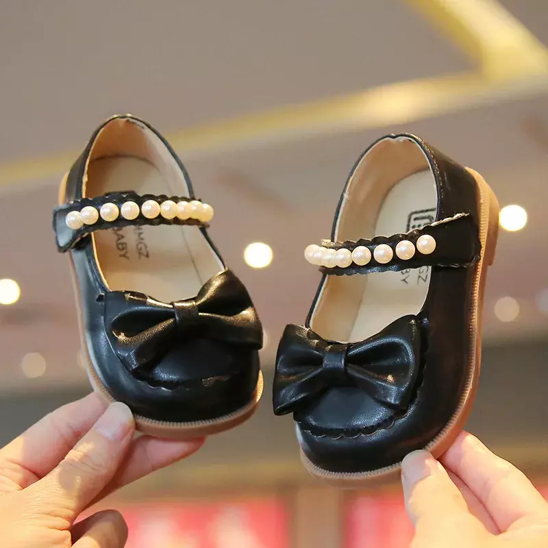 Zapatos de cuero para niña pequeña, calzado de princesa con suela suave, con perlas, a la moda, para primavera y otoño, H570
