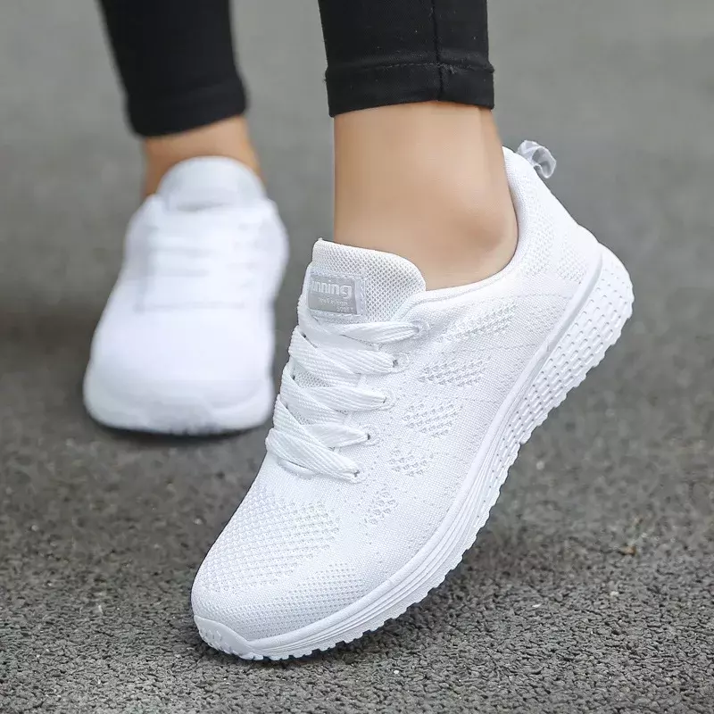 Maogu รองเท้าผ้าใบสีขาวสวมใส่สบายสำหรับผู้หญิง, 2024รองเท้าแตะอากาศถ่ายเทรองเท้าวิ่งลำลองสำหรับผู้หญิงรองเท้ากีฬาวัลคาไนซ์44