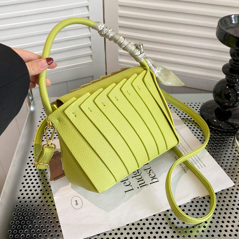 Новинка 2024, дизайнерская плетеная Сумка, модная зеленая сумка через плечо из мягкой кожи