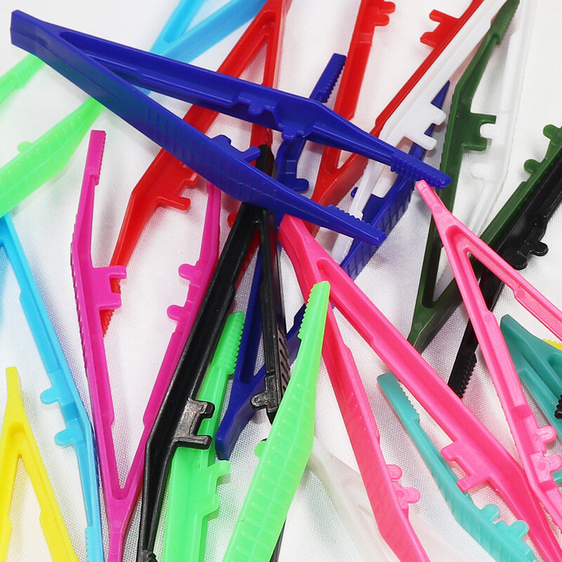 1/10 pezzi pinzette di plastica a colori casuali riparazione medica piccoli strumenti monouso pinzette artigianato giocattoli per bambini clip di plastica