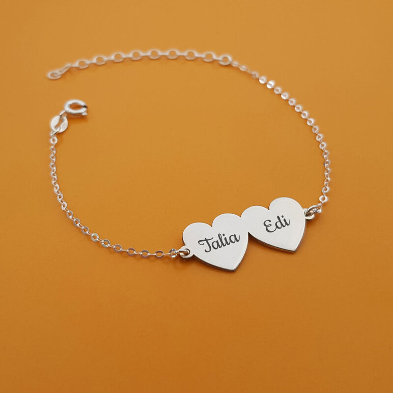Niestandardowe bransoletki z imionami dla członków rodziny dla kobiet spersonalizowane grawerowane tabliczki znamionowe w kształcie serca bransoletka z amuletem Femme mama siostra prezenty