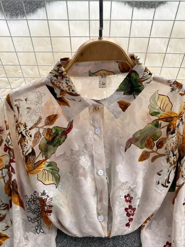 เสื้อเบลาส์พิมพ์ลายย้อนยุคแนวแฟชั่นผ้าชีฟองลายดอกไม้คอปกทรงหลวมแขนพองติดกระดุมสำหรับผู้หญิง GD611ฤดูใบไม้ร่วง