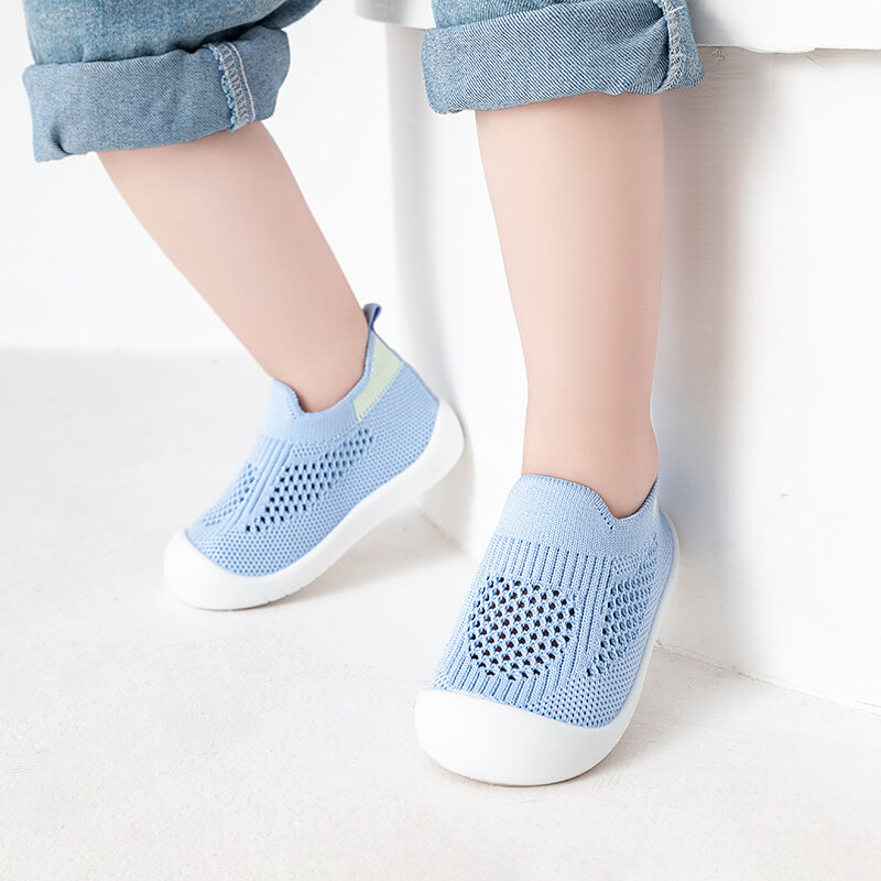Весенние популярные новые детские туфли, сетчатые трикотажные дышащие женские Летние слипоны, повседневные Нескользящие кроссовки для малышей