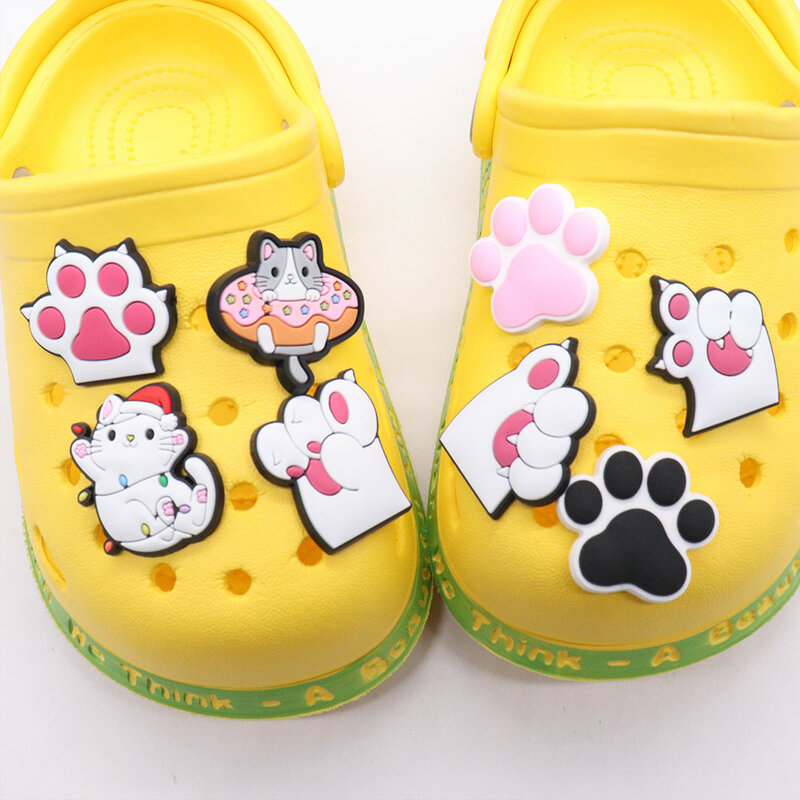 Dijes de PVC para zapatos de 1 a 8 piezas, accesorios de decoración para zapatillas, regalo de cumpleaños para niños, gato blanco, pata de gato rosa, gran oferta