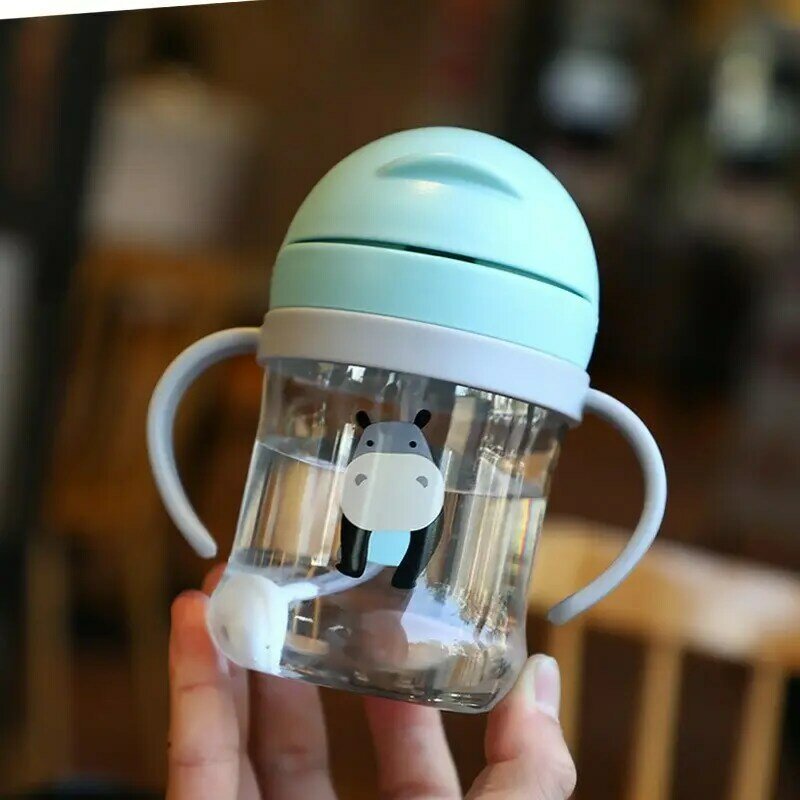 Copa de paja bonita para niños, taza de agua de jardín de infantes con bola de succión