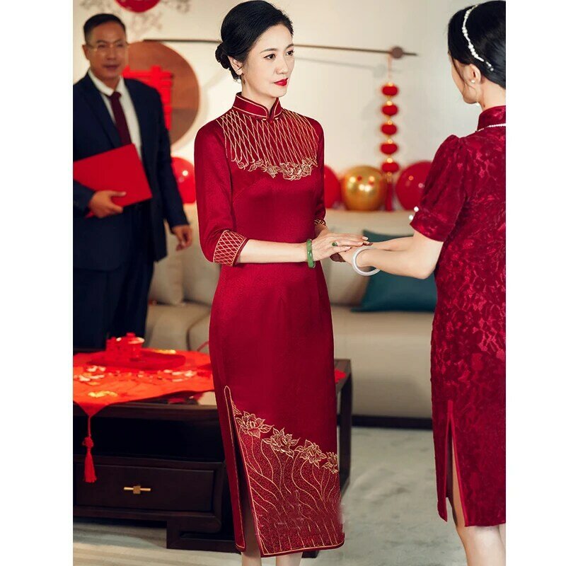 2022 الأحمر التطريز الصينية الأم مأدبة الزفاف شيونغسام طويلة الأكمام الخريف حفلة خطوبة الزفاف ثوب مأدبة
