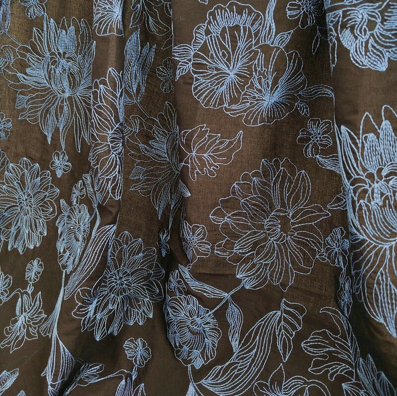Tessuto da ricamo in viscosa di cotone o lino avorio blu per abbigliamento camicia da donna con fiore grande pattarn cucito di 2 metri