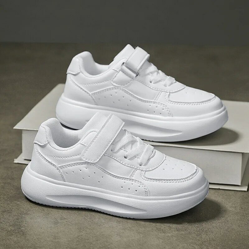 Buty deskorolkowe dla chłopców 2024 wiosna nowe rekreacyjne białe buty dla dzieci, średniej wielkości buty sportowe dla dzieci