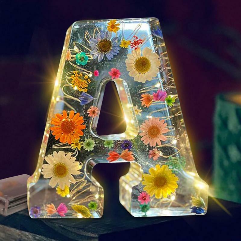 Veilleuse en bois de fleurs séchées avec lettres de A à Z personnalisées, lampe de table romantique créative, cadeau d'anniversaire pour couple, jour de Léon, enfant