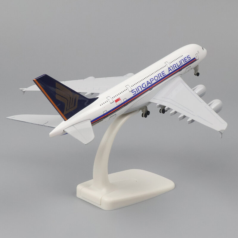 Mainan pesawat terbang logam Model 20cm 1:400 Singapore Airlines A380, mainan simulasi penerbangan bahan Aloi replika logam hadiah anak laki-laki