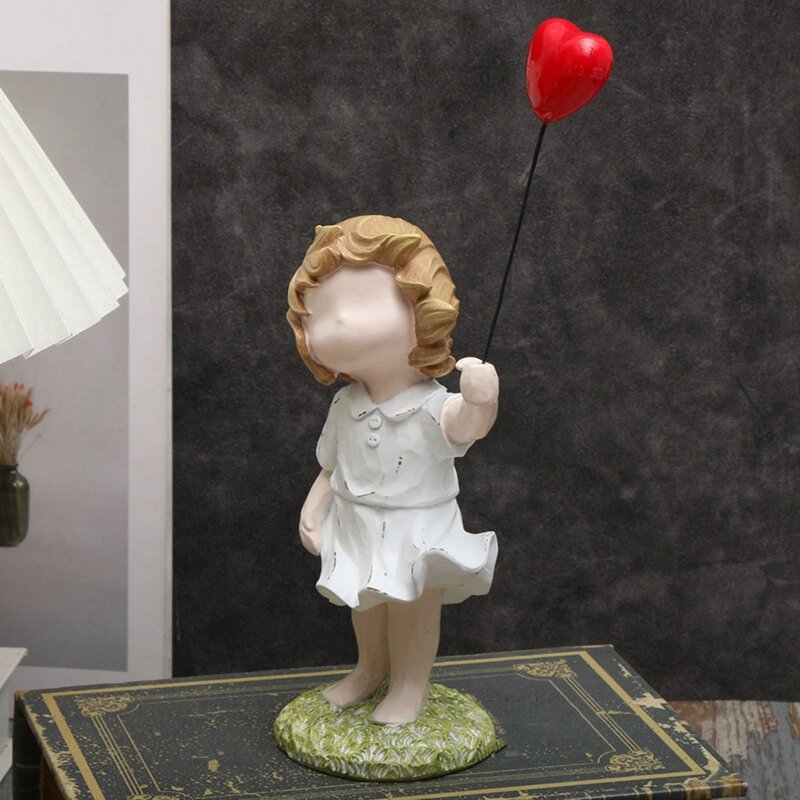 Dziewczyna trzymająca ozdobę balonową, dekorację salonu, pokój, ozdoba przeciwzużyciowa i miłości