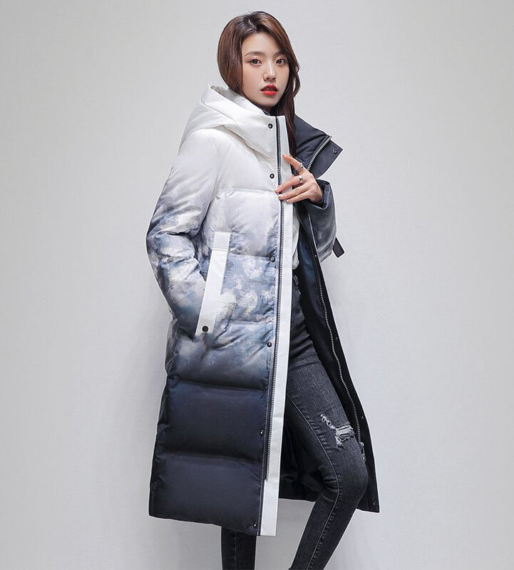 เสื้อขนเป็ดฉบับภาษาเกาหลีผู้หญิงยาวปานกลางไล่ระดับสี2022มีฮู้ดแฟชั่นแบบใหม่อบอุ่นสำหรับฤดูหนาว