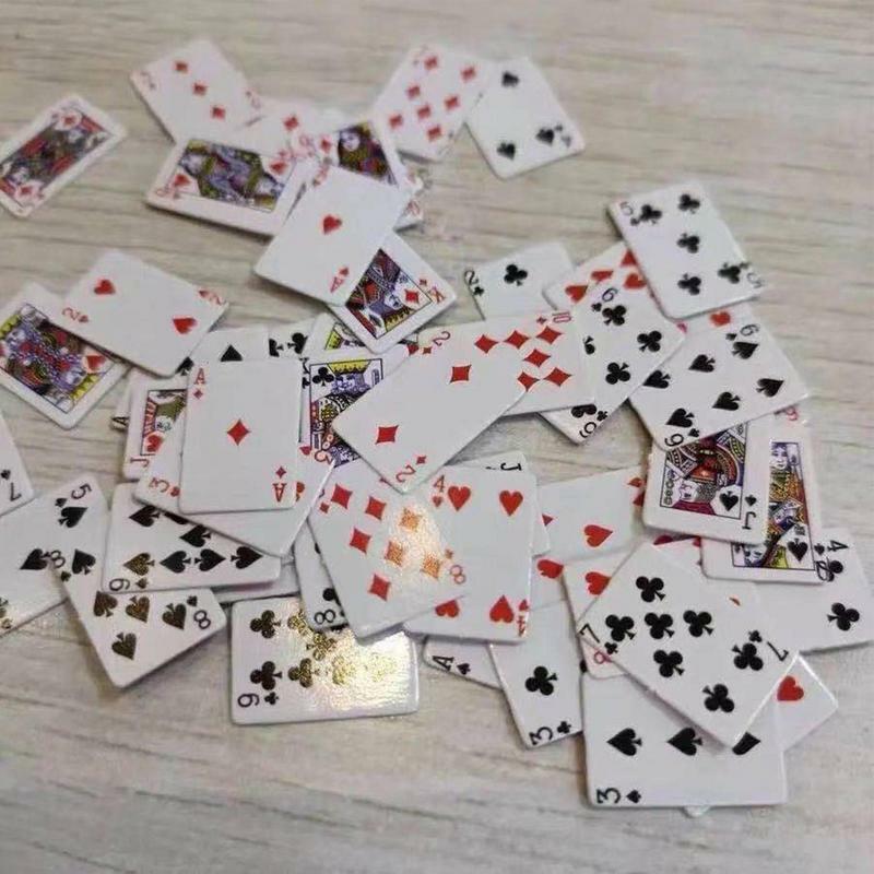 1.5*1 Minispiel Poker Mini tragbare Haus Spielkarten Puppe Zubehör Heim textilien kleine Party Poker Kartenspiele
