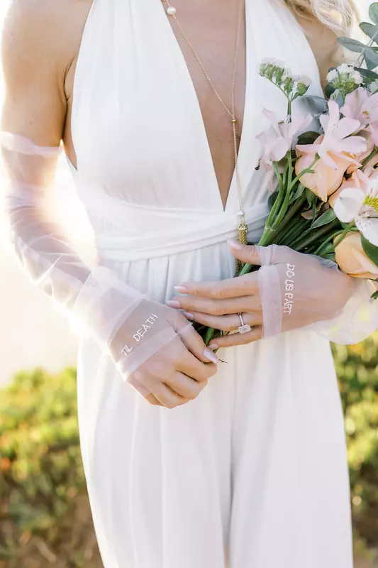 女性のための手作りの結婚式の手袋,手のための白い絹の枝,指紋のない透明なチュールグローブ