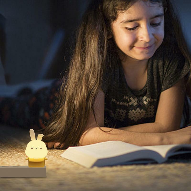 Lampka nocna LED słodka lampka zwierzęta kreskówkowe dla szczeniaka z kociakiem dla dzieci z wtyczką USB prezenty urodzinowe