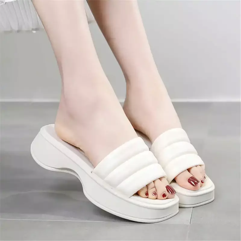 Heeled 40-41 Shoes Women's Slippers Shower Sandals Lusux Designer Shoes 2023 Sneakers Sport Loafer'lar Second Hand