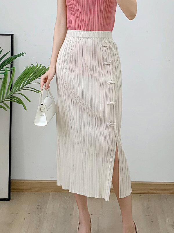 GVUW Pleated Women Skirt Buttons Solid Color Split New 2024 Versatile Summer Elastic Waist Female Elegant Lady Skirts 17G7042