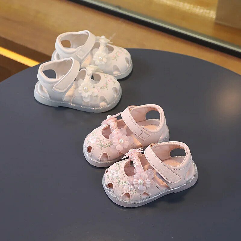Zapatos de princesa con flores para niña, sandalias bordadas con agujeros, para fiesta, boda, 0 a 2 años, novedad de verano 2024
