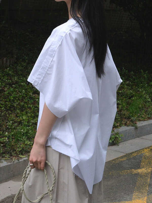 [LANMREM] camicie con protezione solare con Design asimmetrico per donna girocollo manica corta camicette larghe Casual 2024 estate nuova 26 d9119