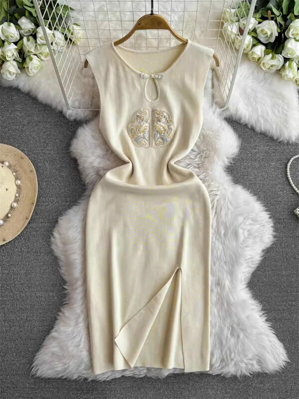 Nowa haftowana sukienka w stylu chińskim dla kobiet na wiosnę/lato 2024 Fashion Design Temperament Slim Hp Wrap Bodycon Dress K968