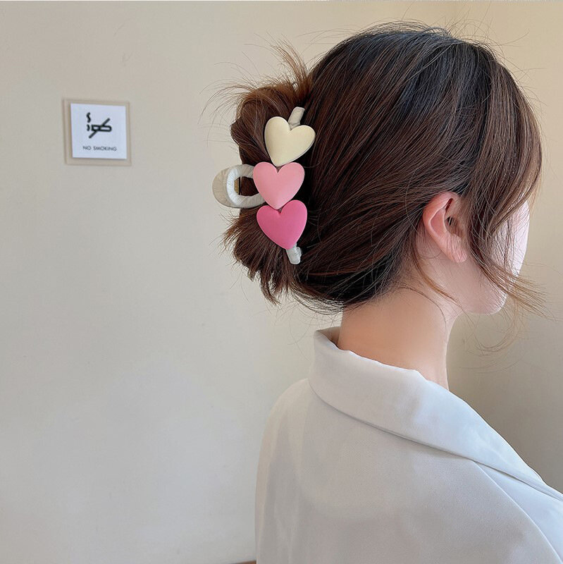 Korean Version of Sweet Gradient Heart-shaped Girl Hair Clip Summer Simple and Versatile Shark Clip Grab Clip 2024 New Model