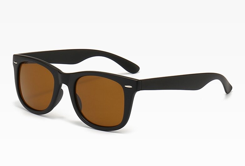 Sunglasses for couples traveling