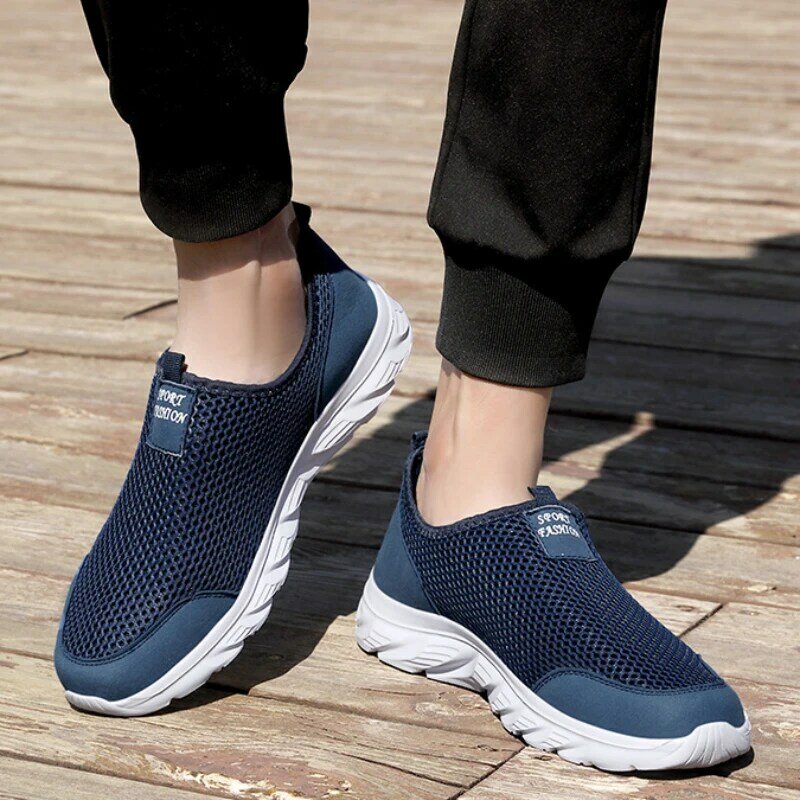 2024รองเท้าผ้าใบลำลองชายกันลื่นรองเท้าส้นเตี้ยรองเท้าใส่เดินกลางแจ้งขนาด39-46น้ำหนักเบารองเท้าลำลองผู้ชายระบายอากาศได้ดี