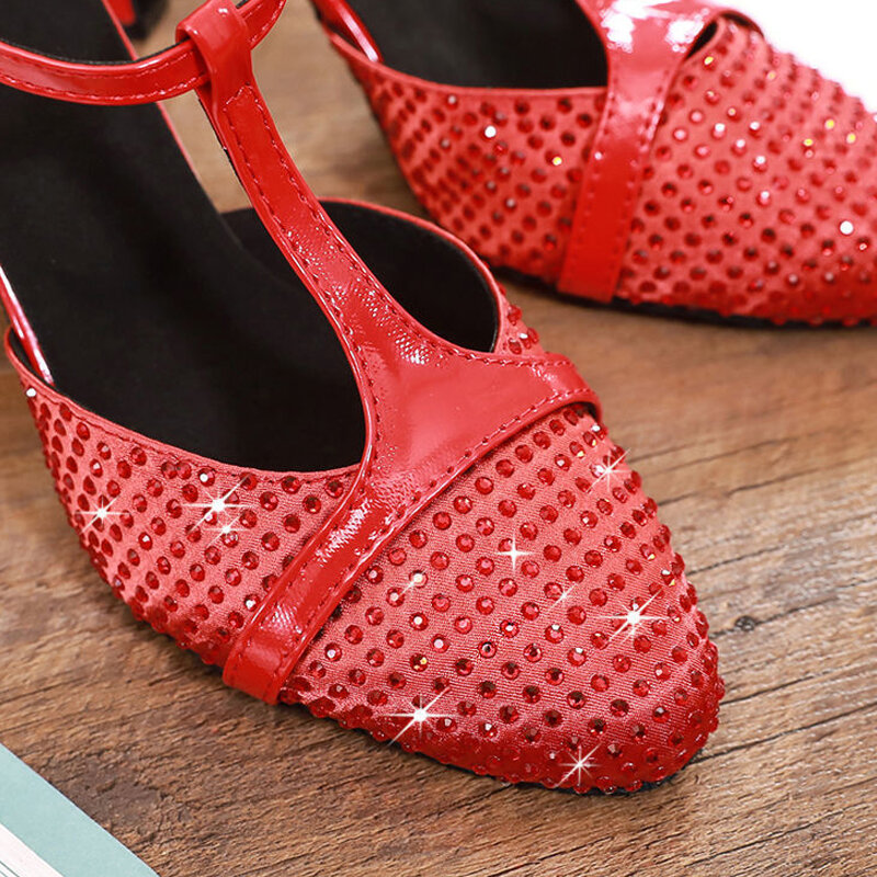 Zapatos de baile latino para mujer, zapatillas de fiesta de salón, Salsa, Tango, tacones de diamantes de imitación de satén rojo, nuevo estilo, zapatos de boda para niñas