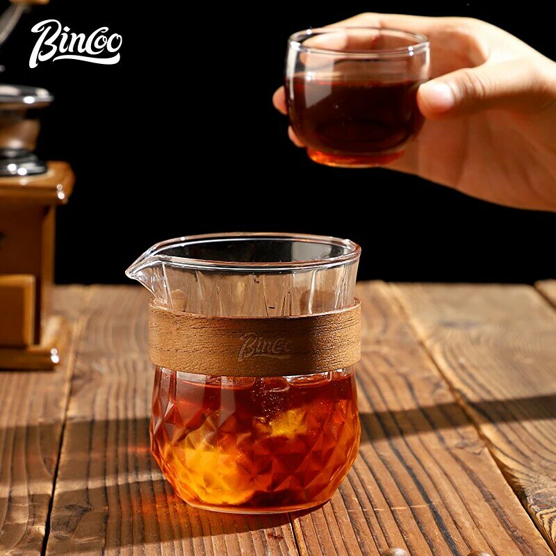 BINCOO Glass Tea Cup Coffee Sharing Pot Hand Brewed Coffee Filter Cup Drip Jug Cold Brew Cup for Home and Office 320ML