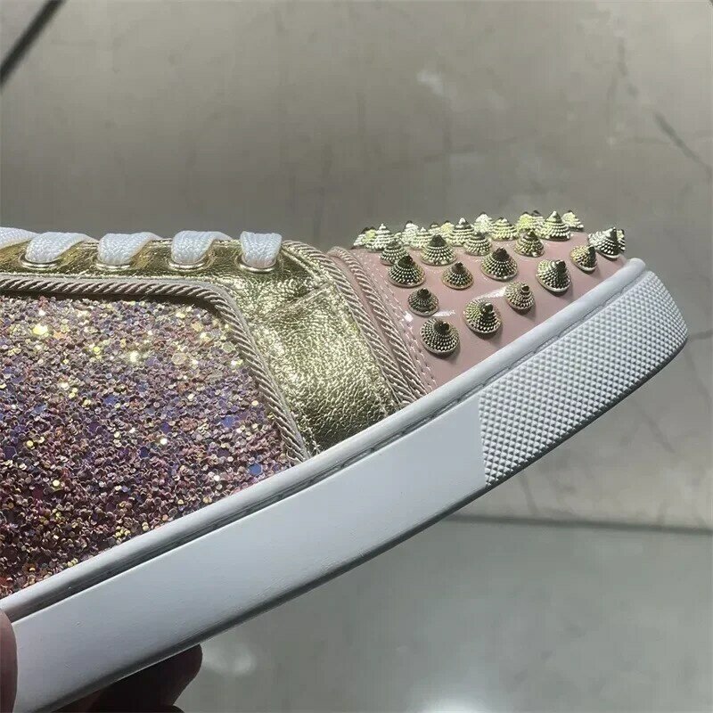 Luxury Designer Red Bottoms Rivets Shoes For Men Breathable Flats Loafers Women Fashion Casual Brand Golden Rhinestones Sneakers