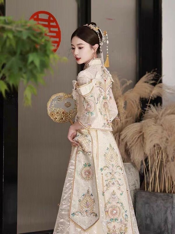 Gaun pengantin sampanye dengan manik-manik, gaun pesta gaya Tiongkok dengan payet berkilau, gaun Cheongsam bordir