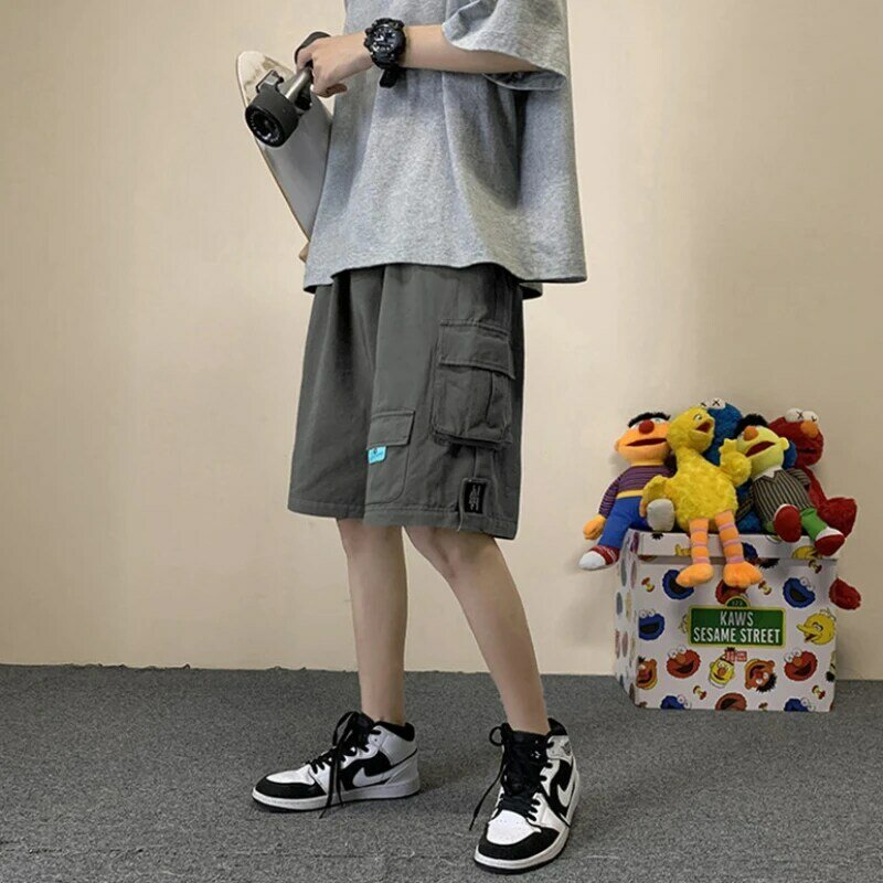 Shorts de rua para homens, na altura do joelho, bolso múltiplo, monocromático, streetwear casual solto, estilo japonês popular, verão