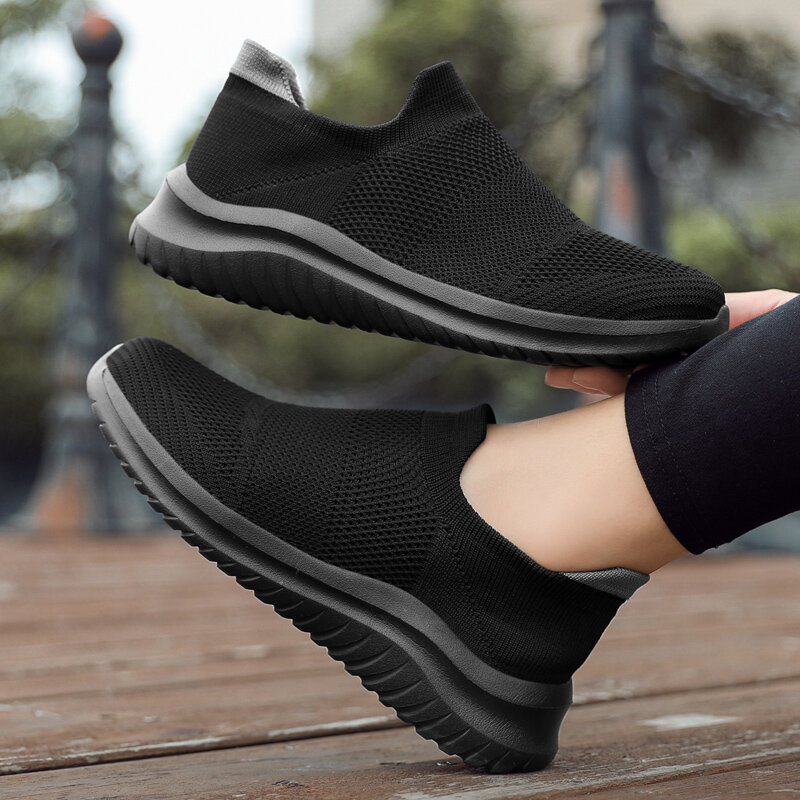 2023รองเท้าใส่สบายสำหรับผู้ชายและผู้หญิง, รองเท้าผ้าใบสีขาวส้นเตี้ยทนทานรองเท้าผ้าใบคลาสสิคไซส์35-44