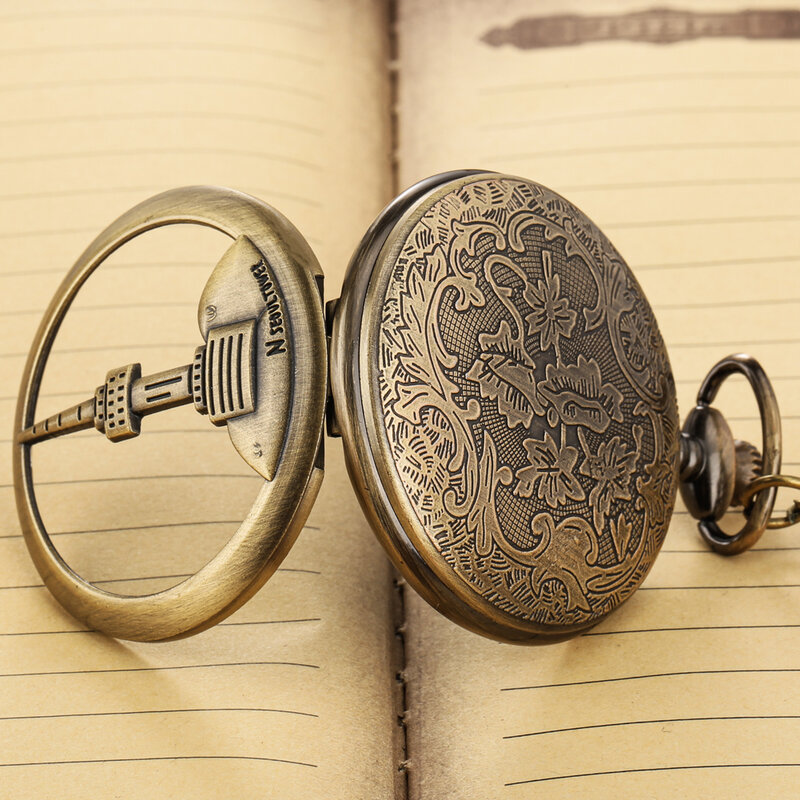 Reloj de bolsillo con diseño de construcción hueca Retro para hombre, con números romanos reloj de cuarzo, esfera de torre, cadena, portátil, recuerdo