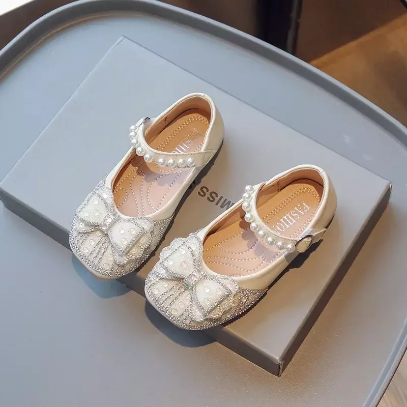 Sepatu kulit anak perempuan, Kasut kulit berlian imitasi renda pita mutiara untuk pesta pernikahan pertunjukan anggun 2024