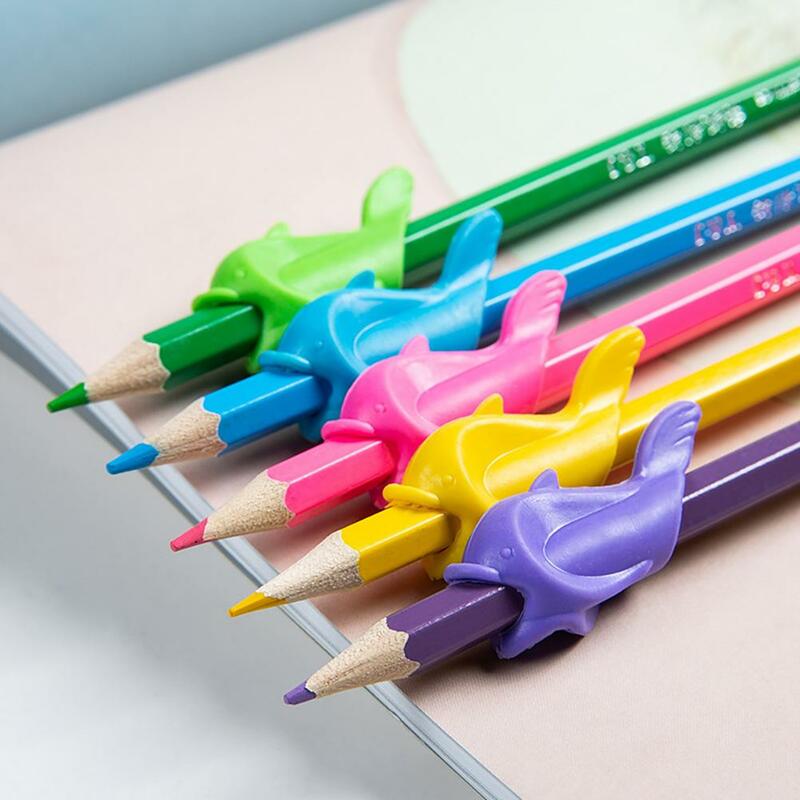 10 sztuk dzieci dzieci Grip obsadka do pióra w kształcie ryby miękkie maluch nauka pisanie narzędzie korekta urządzenie ołówek chwyć pomoc piśmienne