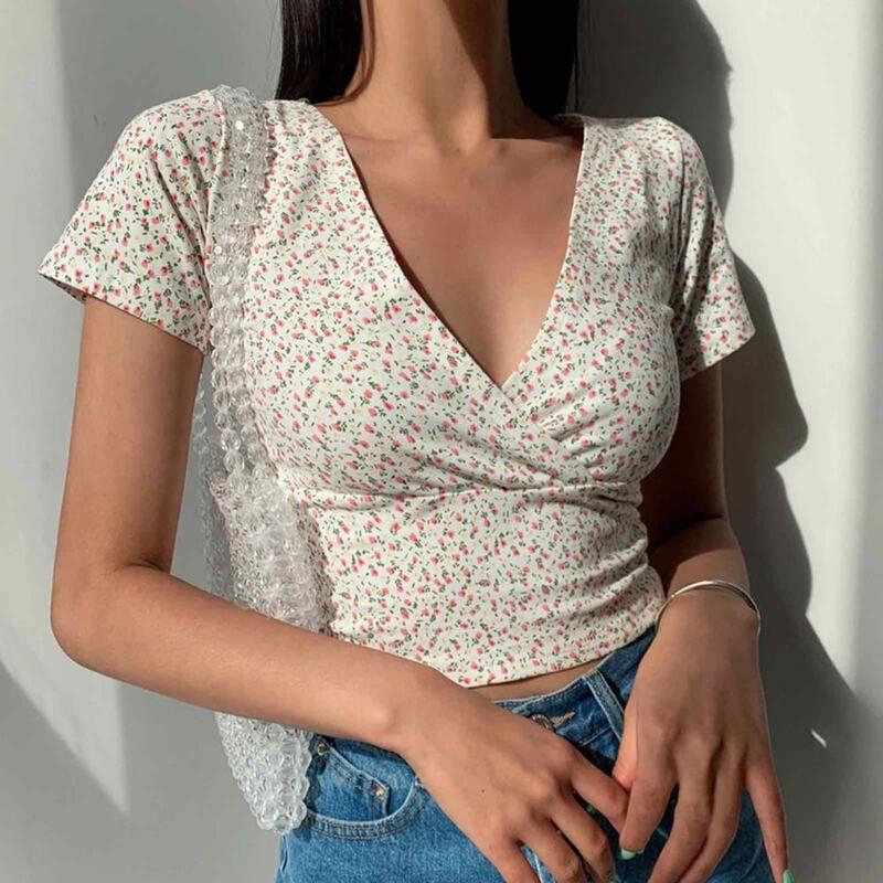 Slim Fit Shirt Floral Print V-neck Summer Top for Women Retro Slim Fit Pullover with Short Sleeves Waist-exposed Design Soft
