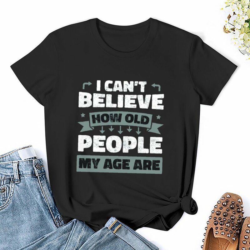 女性のアニメTシャツ、女性の服、年齢はあなたのかどうかではありません