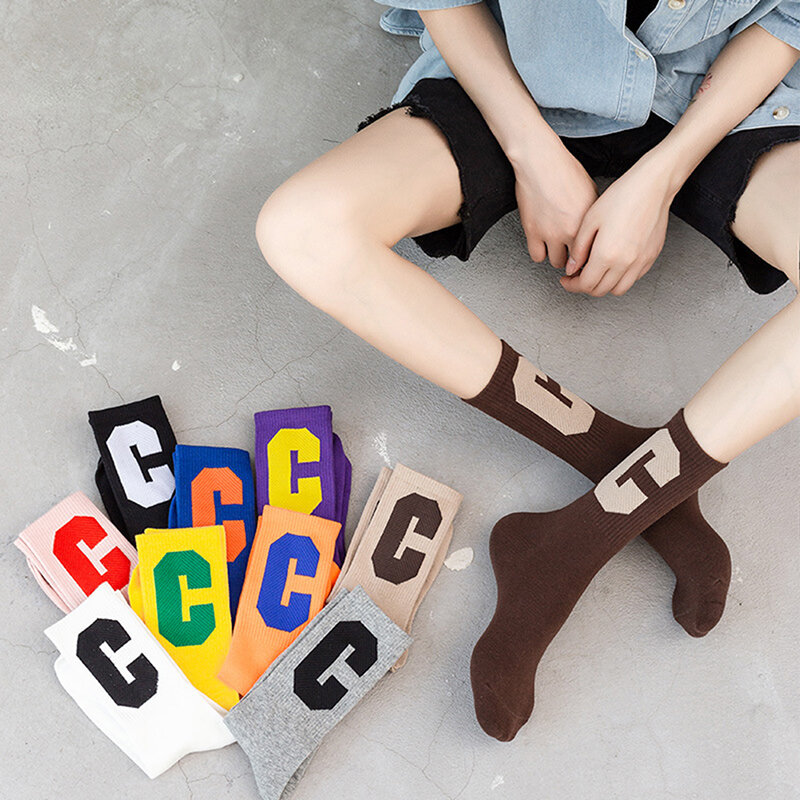 Heißer Verkauf Herbst Winter koreanische bunte große c Brief Sport Crew Socken Baumwolle atmungsaktive Mode Männer Frauen Hip Pop Street Socken
