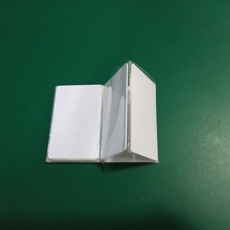 白いPVCカード,85.5x54x0.84mm,860〜960MHz,標準パス,長距離,非接触,電子ラベル