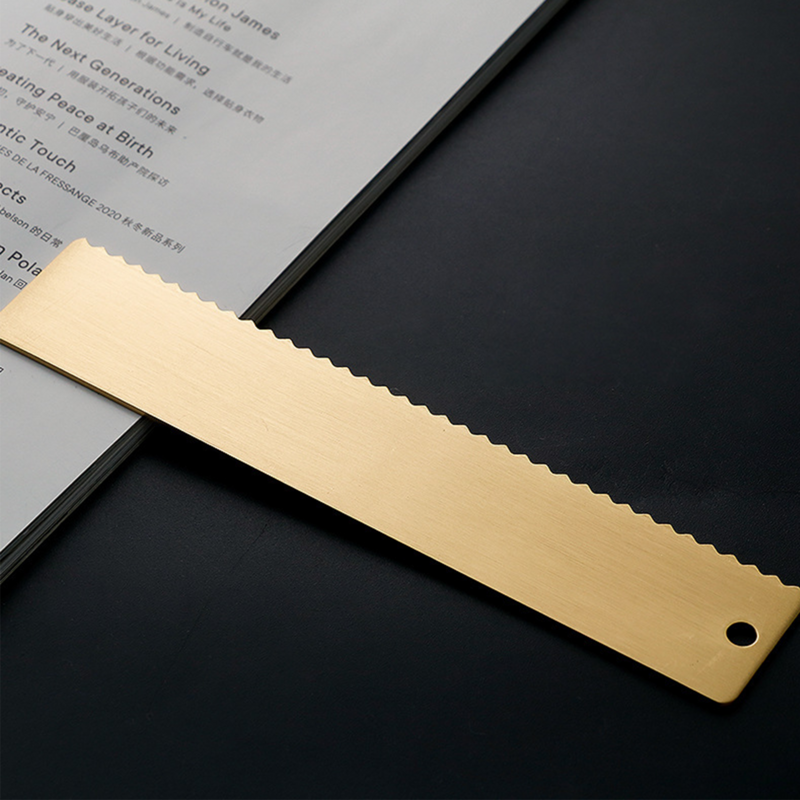 ヴィンテージメタル鋸歯状ストレート定規、ゴールド真ちゅう製測定ツール、厚さのブックマーク、15cm