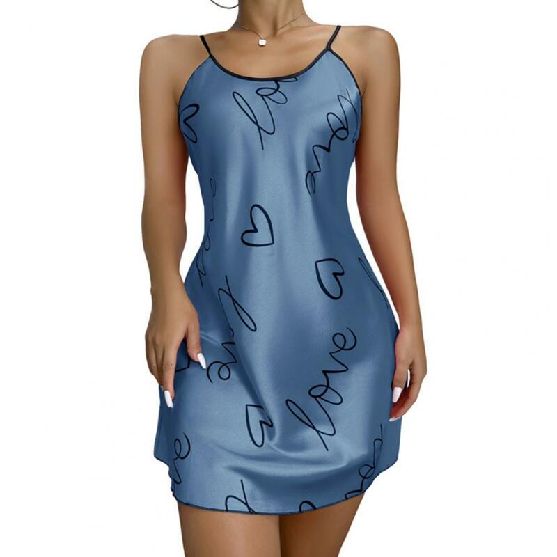 Chemise de nuit élégante en satin soyeux pour femme, bretelles spaghetti réglables, col en V, dos croisé, design pour femme