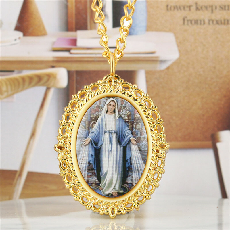Reloj de bolsillo analógico de cuarzo con forma ovalada dorada, colgante de reloj religioso con cadena de suéter, reloj de recuerdo, diseño de la Virgen María, Unisex