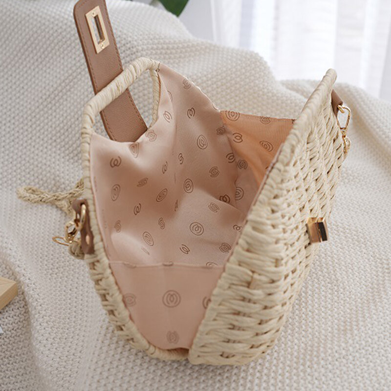 Nuova borsa di paglia tenuta in mano da donna alla moda borsa a tracolla Versatile di lusso a tracolla