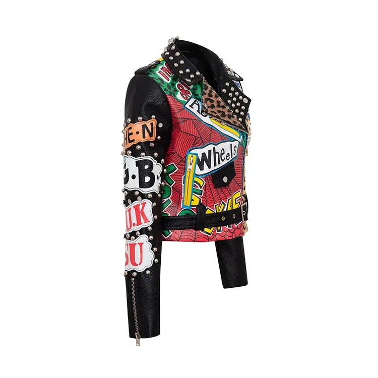 Chaqueta corta de piel sintética con tachuelas para mujer, chaqueta de estilo Punk con estampado de grafiti en contraste, ropa de calle, 2024