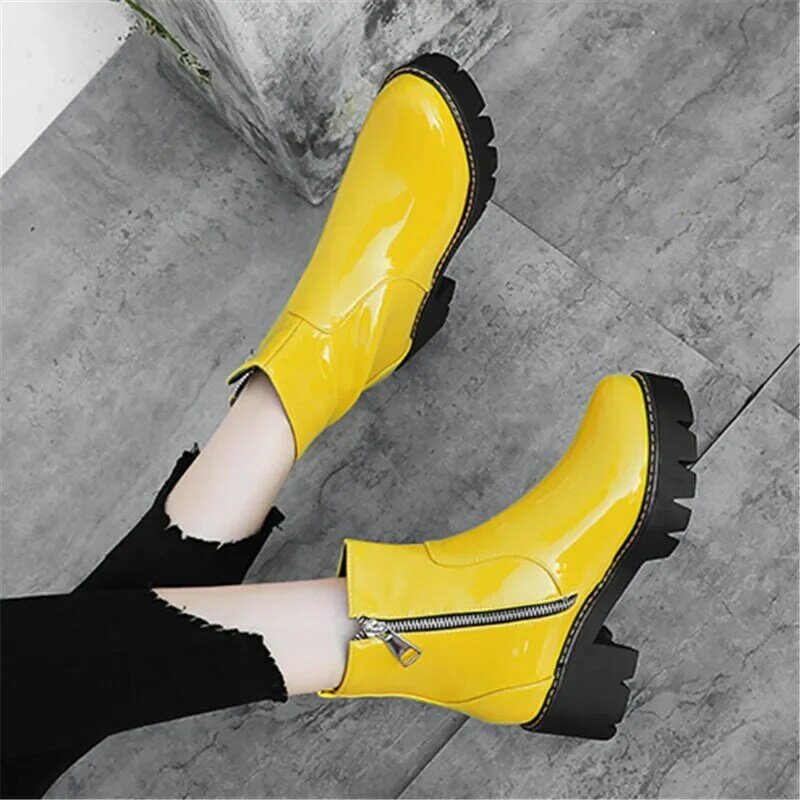 Sepatu bot kulit paten untuk wanita, sepatu bot semata kaki bahan kulit paten bercahaya Laser, sepatu bot pendek hak tebal musim dingin untuk berkendara di jalan