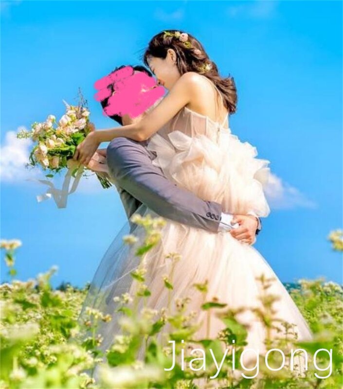Jiayigong Mode Strapless Huwelijksfeest A-Lijn Gedrapeerde Gelaagde Contouren Organza Vloerlengte Veegborstel Aangepaste Jurk