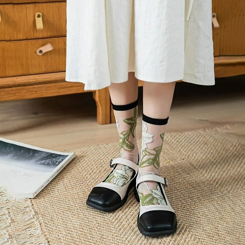 Meias de seda kawaii coreano cristal ultra fino feminino, meias de flores bordadas meninas, meias de tubo médio, meias florais
