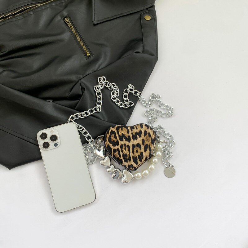 Mini bolsos de mano con forma de corazón de leopardo para mujer, bolsos cruzados con cadena de perlas, bolso de hombro con cuentas, monederos de monedas, embrague de noche